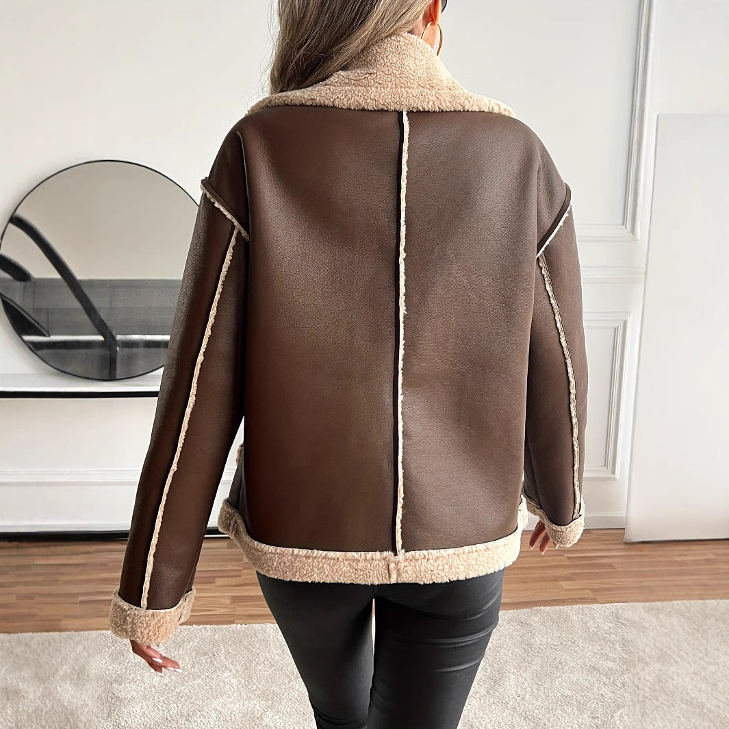 Short women's jacket with faux fur trim and practical pockets Lune London