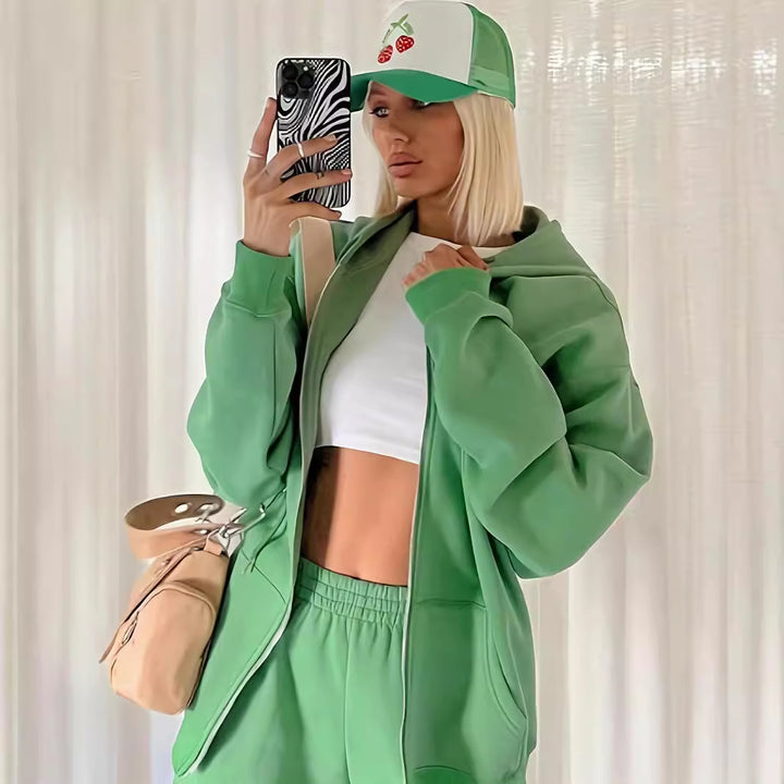 Ensemble Décontracté pour Femmes avec Sweat à Capuche Oversize Moderne et Pantalons Amples Style Chic & Stil