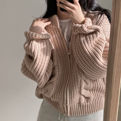 Cardigan confortable pour femme avec des manches volumineuses et un design moderne Chic & Stil
