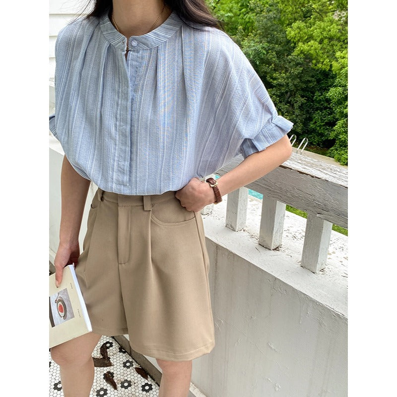 Women short sleeve blouse with textured design and button closure Chic & Stil