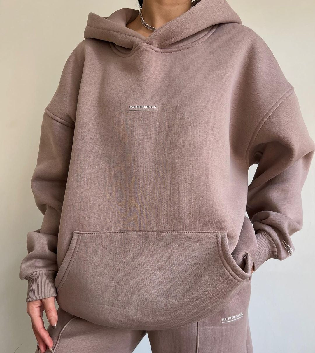 Ladies oversized comfortable sweatshirt with kangaroo pockets and modern inscription Lune London