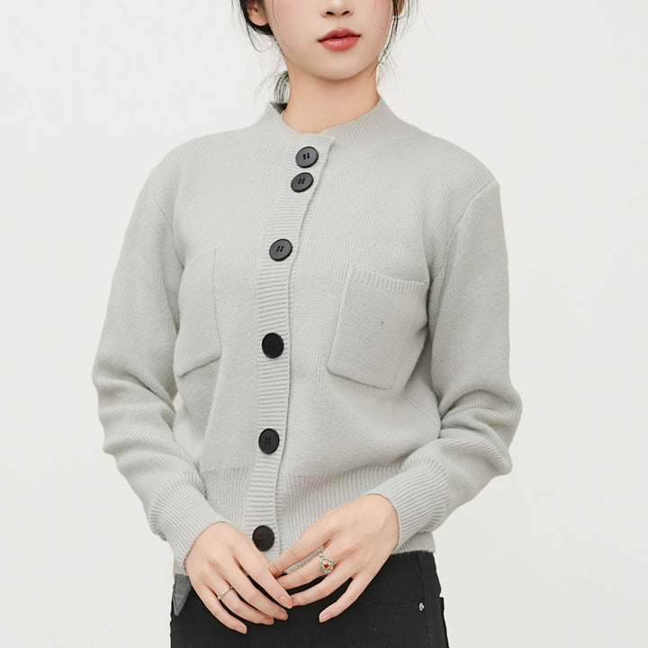 Gilet en tricot pour femmes avec détails de bouton et poche plaquée Chic & Stil