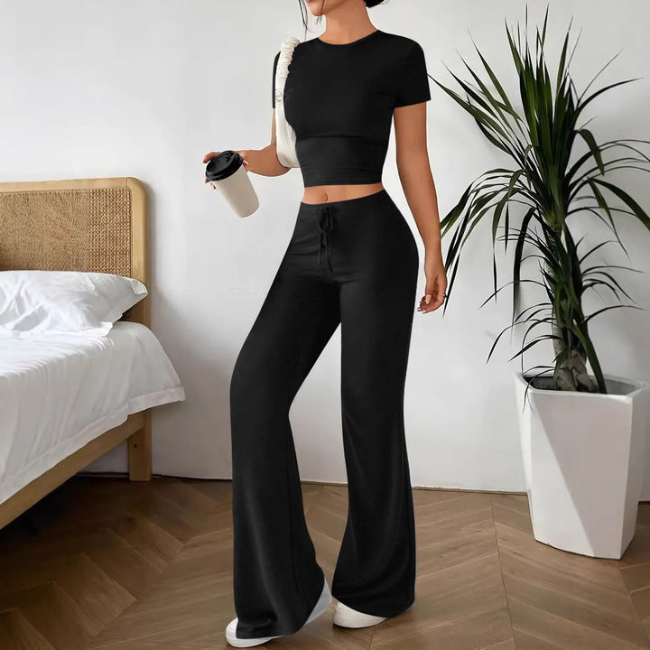 Comfortable loungewear set for women with cropped top and wide pants Lune London