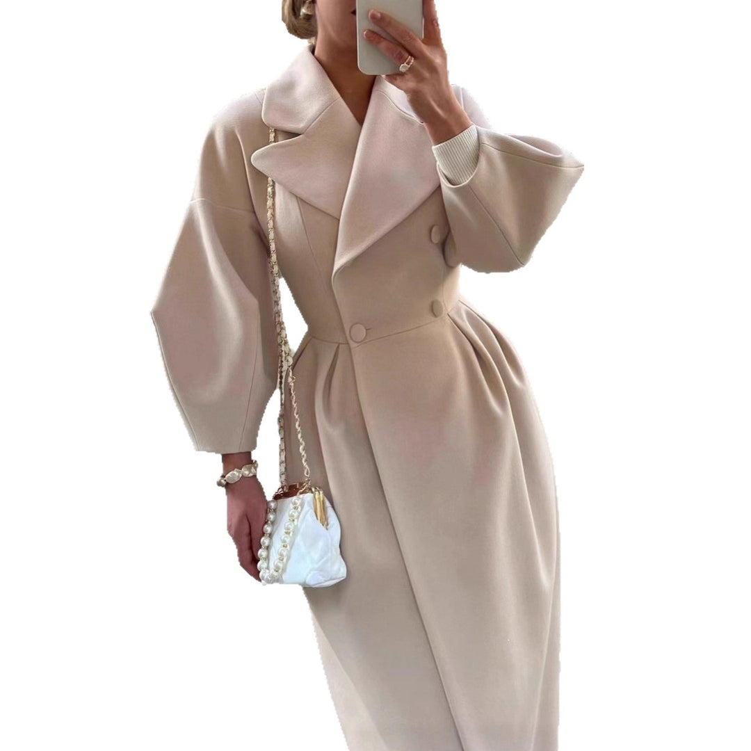 Manteau trench élégant pour femmes avec coupe ajustée et fente latérale Chic & Stil