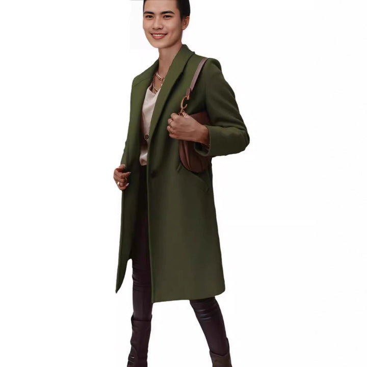 Elegant and high-quality wool coat for women with a fitted cut Lune London