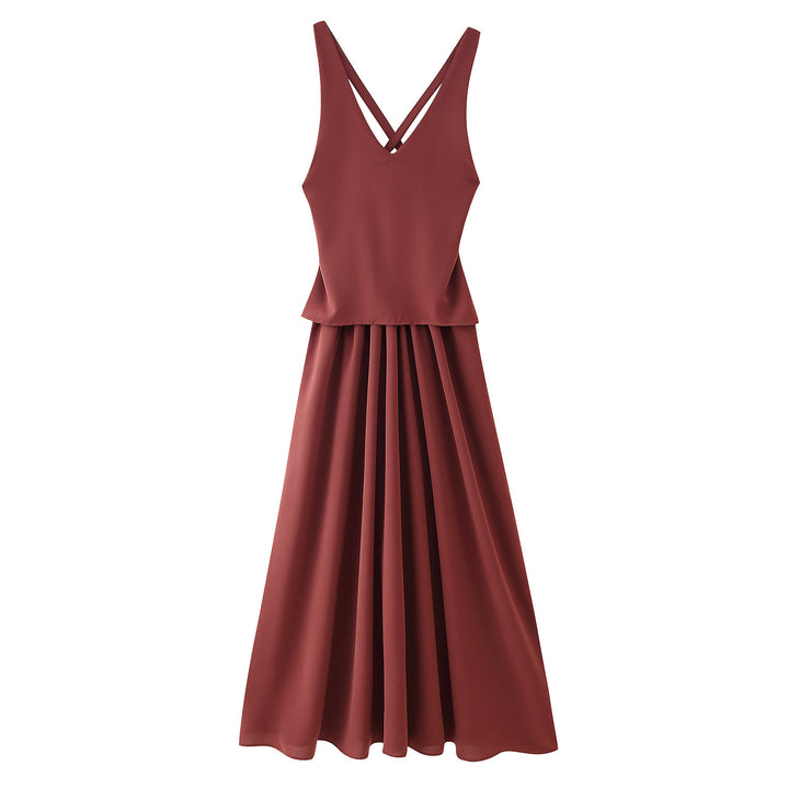 Maxi dress for women with elegant V-neck and pleated skirt Lune London