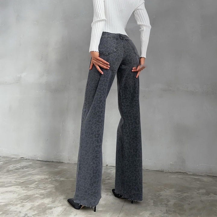 Flared jeans for women with a trendy leopard print and high waist Lune London