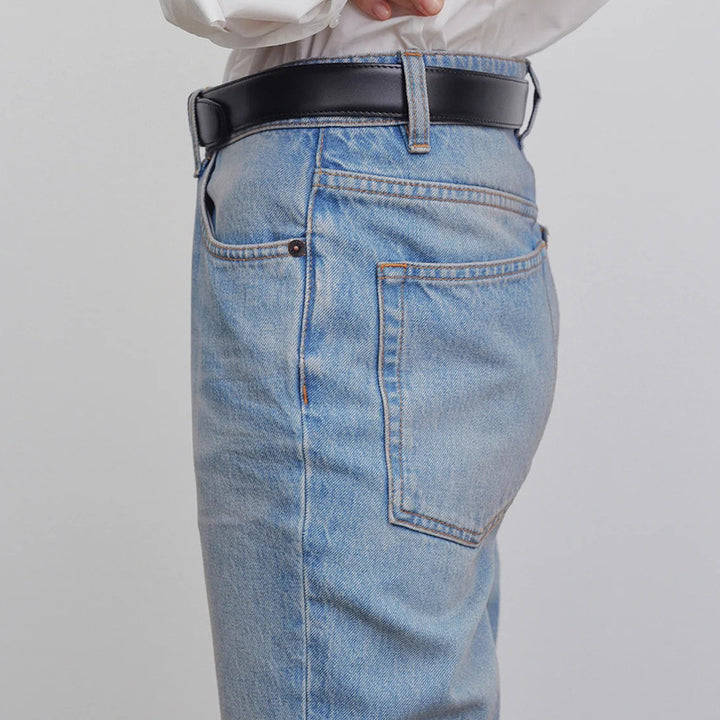 Vintage high-waisted bootcut jeans for women with a relaxed fit Lune London