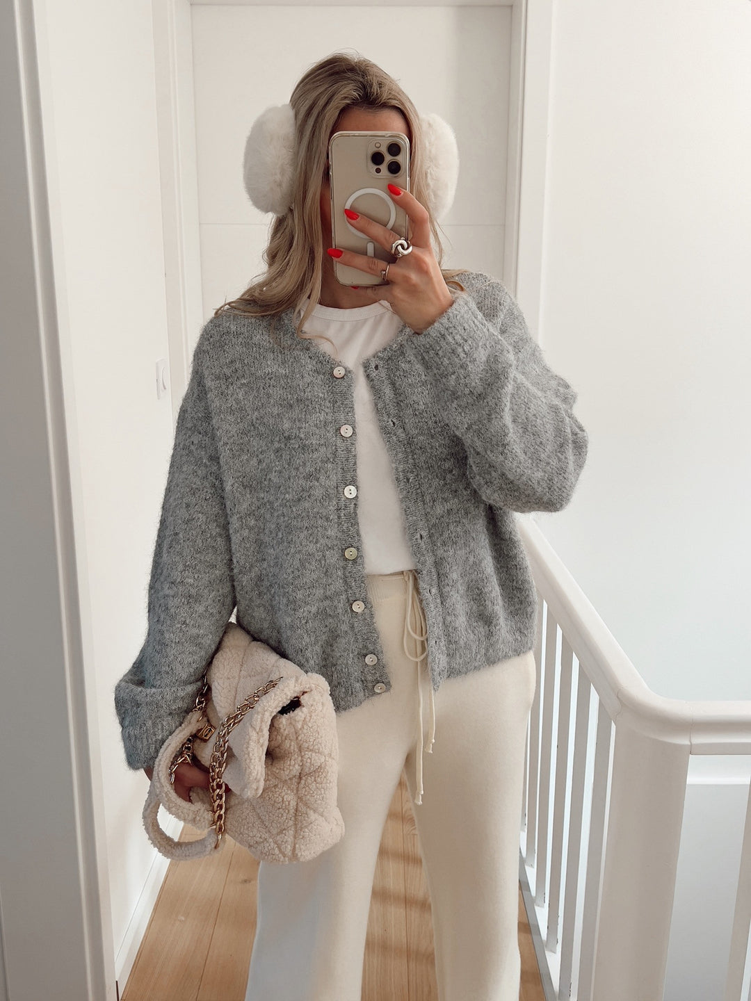 Veste en tricot décontractée pour dames avec texture fine et boutons Chic & Stil