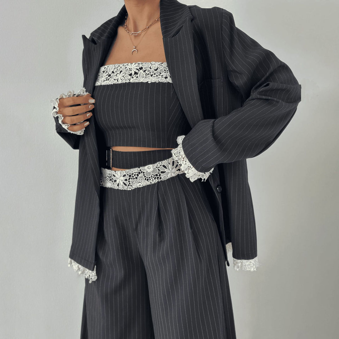 Ladies Elegant two-piece set with lace accents Lune London