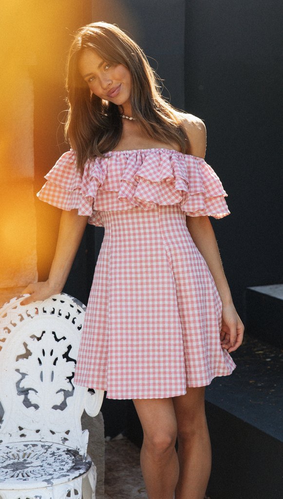 Robe d'été femme à épaules dénudées avec volants et joli motif à carreaux Chic & Stil