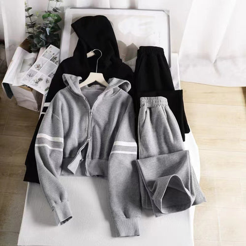 Women’s leisure hoodie and wide-cut jogging pants combination with practical zipper Chic & Stil