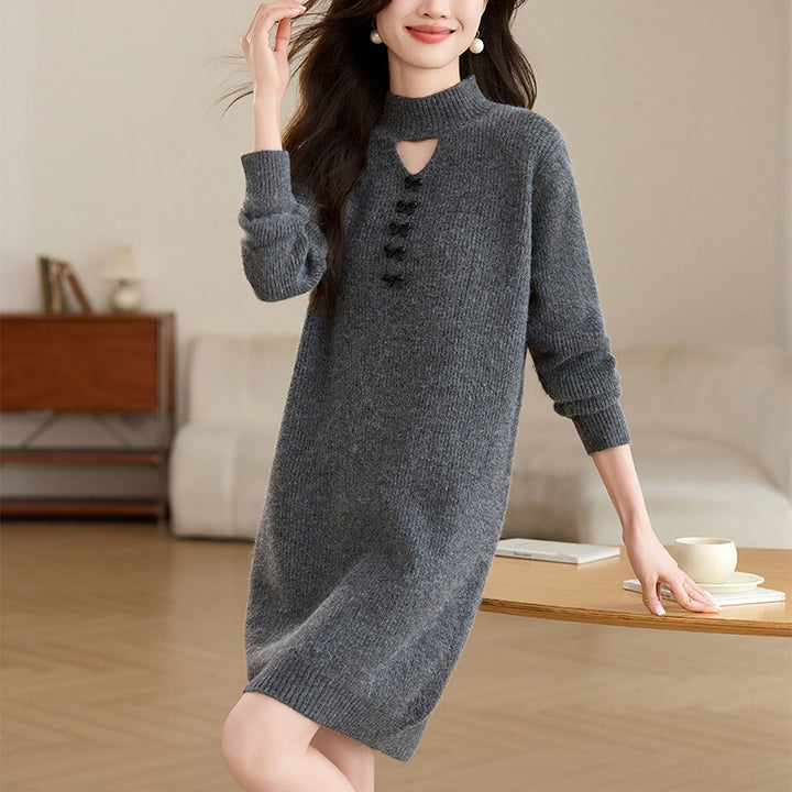 Robe tricotée pour femmes avec décolleté moderne et détails de boutons décoratifs Chic & Stil