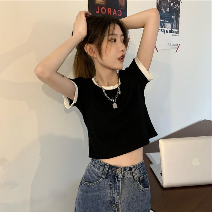 Women's Cropped T-Shirt with contrasting sleeves and modern cut