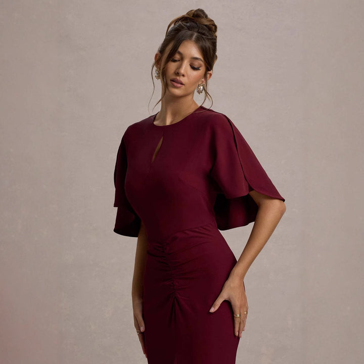 Elegant evening dress for women with a flowy cut and trendy short sleeves Chic & Stil