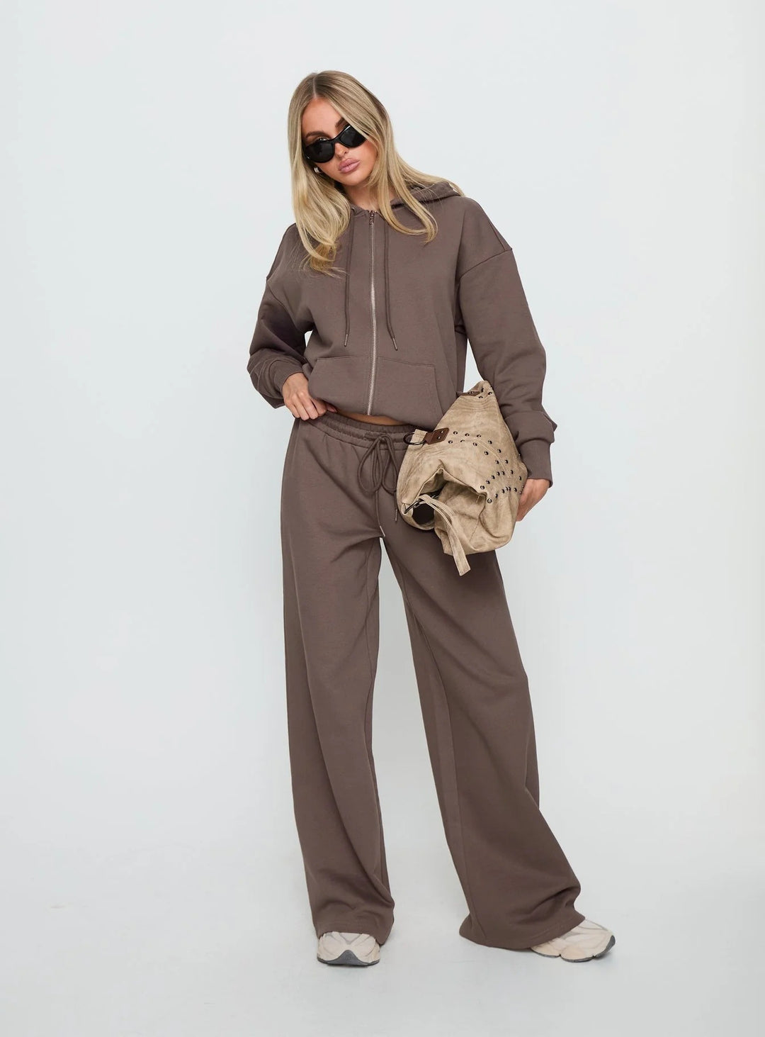 Women's fashionable lounge set with a relaxed fit and innovative design Chic & Stil