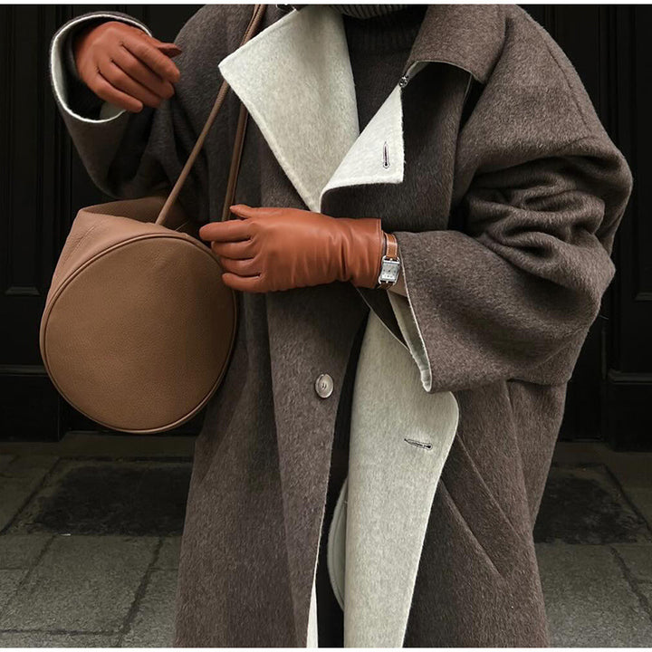 Elegant and comfortable wool coat for women with contrasting collar Lune London
