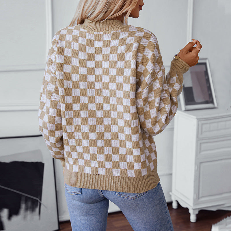 Casual women's V-neck sweater with checked pattern and loose fit Lune London