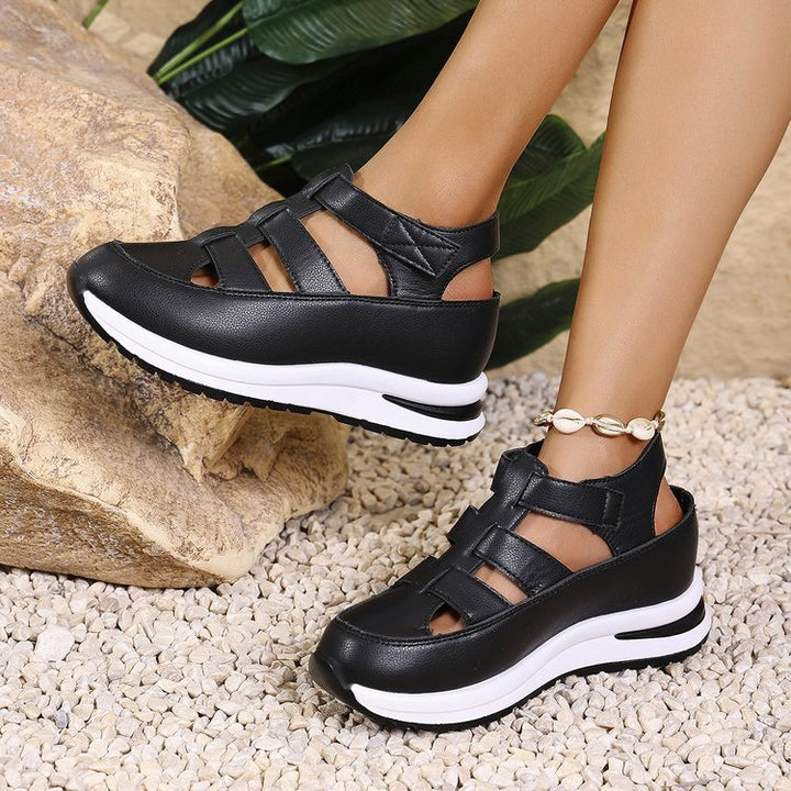 Comfortable sandals for ladies with a breathable upper and cushioning sole Lune London