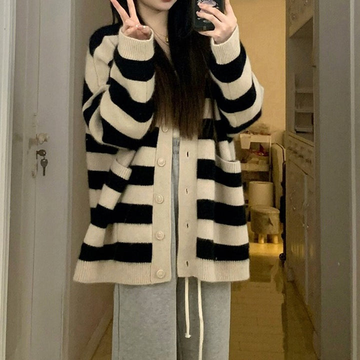 Cardigan Surdimensionné pour Femmes avec Rayures Larges et Poches Pratiques Chic & Stil