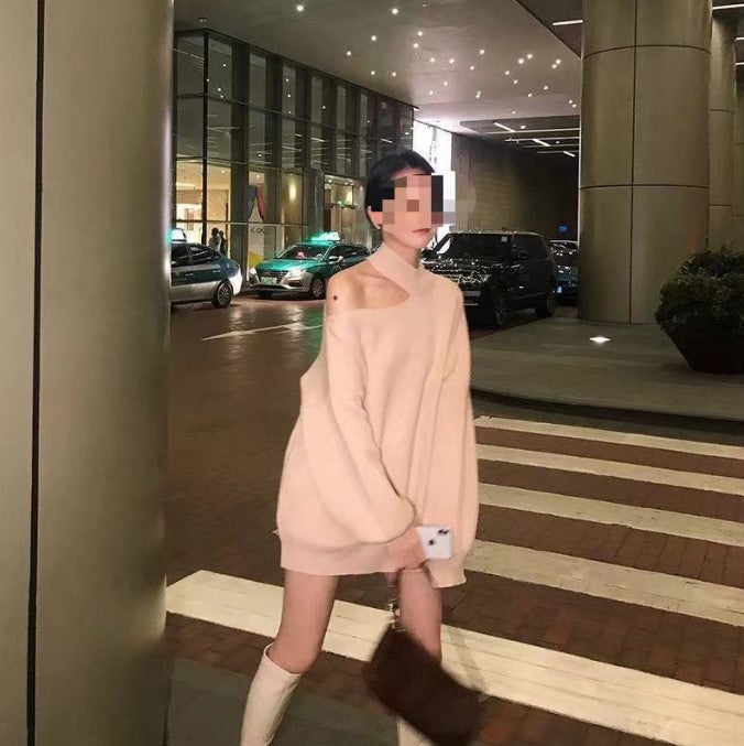 Oversized sweater for women with a deep neckline and high collar Lune London