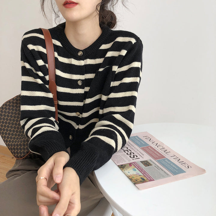 Ladies cardigan with chic and stylish stripe pattern