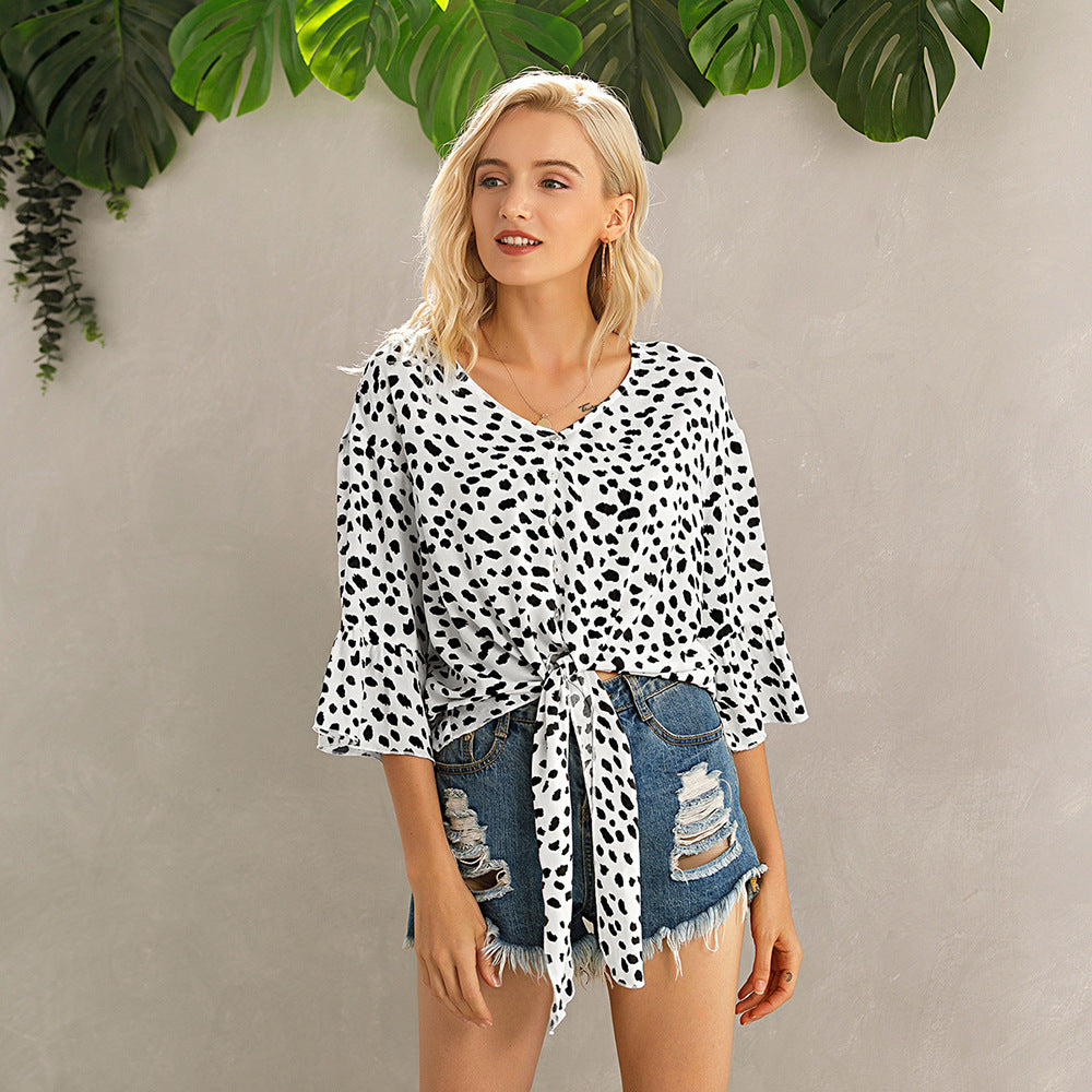 Casual women's wrap top with trendy polka dot pattern and fluid fabric Chic and Style