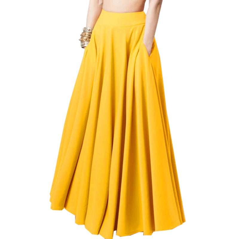 Ladies elegant maxi skirt with a loose fit and practical pockets Lune London