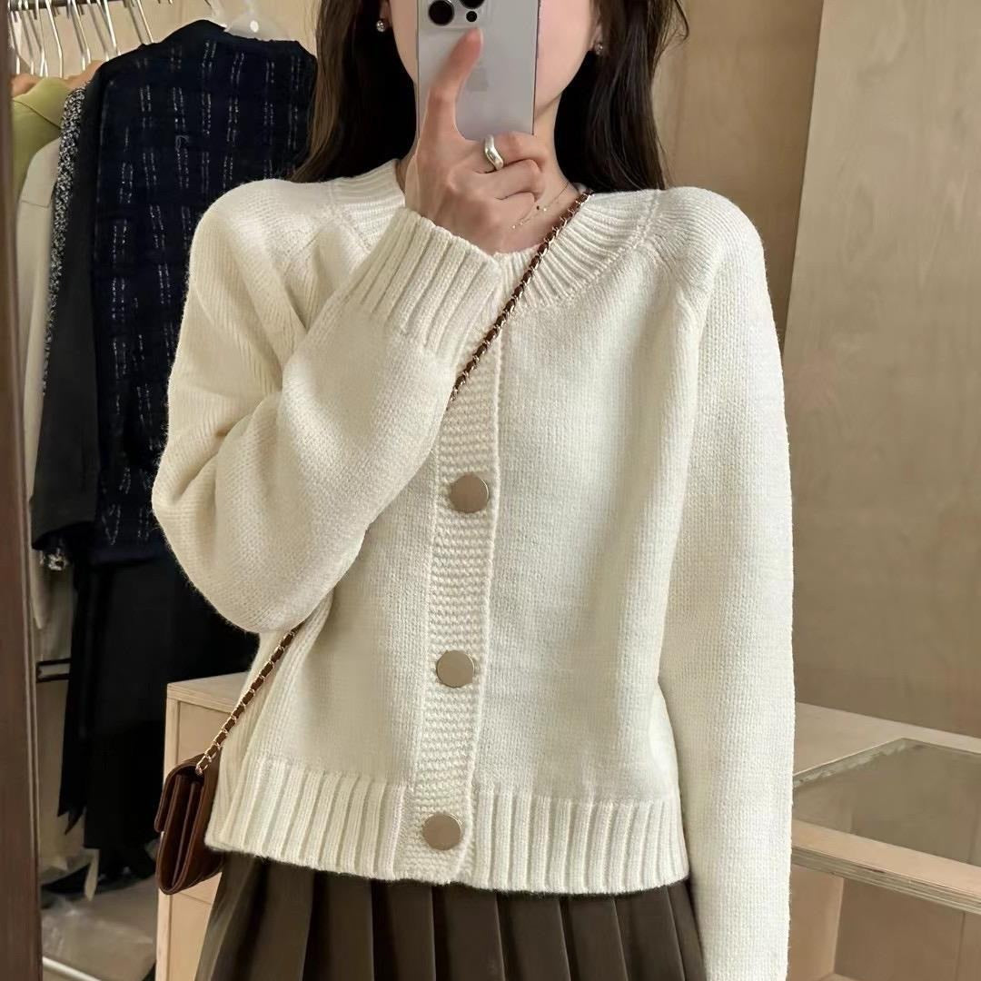 Women's cardigan with round neckline and decorative buttons Lune London