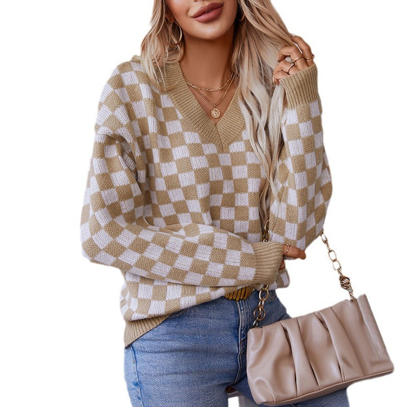Casual women's V-neck sweater with checked pattern and loose fit Lune London