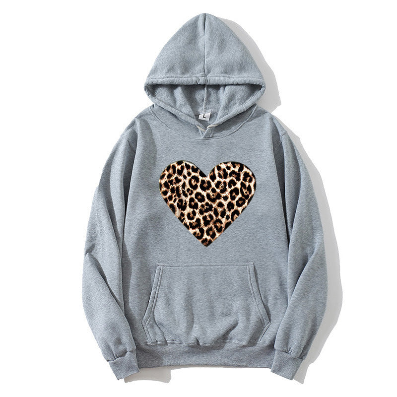 Ladies hooded sweatshirt with heart-shaped leopard pattern Chic & Stil