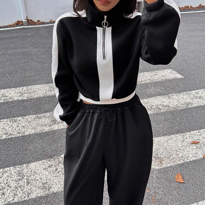 Women's casual hoodie with half zip and wide joggers Chic & Stil
