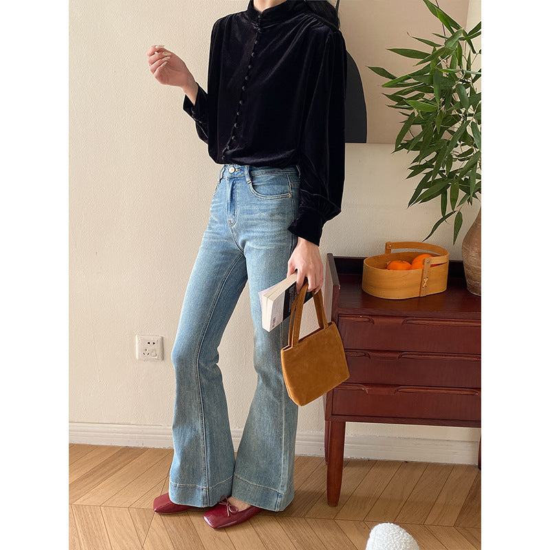 Women's velvet blouse with high collar and decorative buttons Chic & Stil