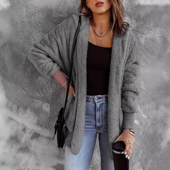 Cardigan surdimensionné pour femmes en matériau doux et coupe décontractée Chic & Stil
