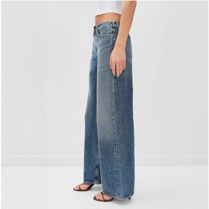 Wide jeans for women in a relaxed vintage style with a high waist and frayed edges Lune London