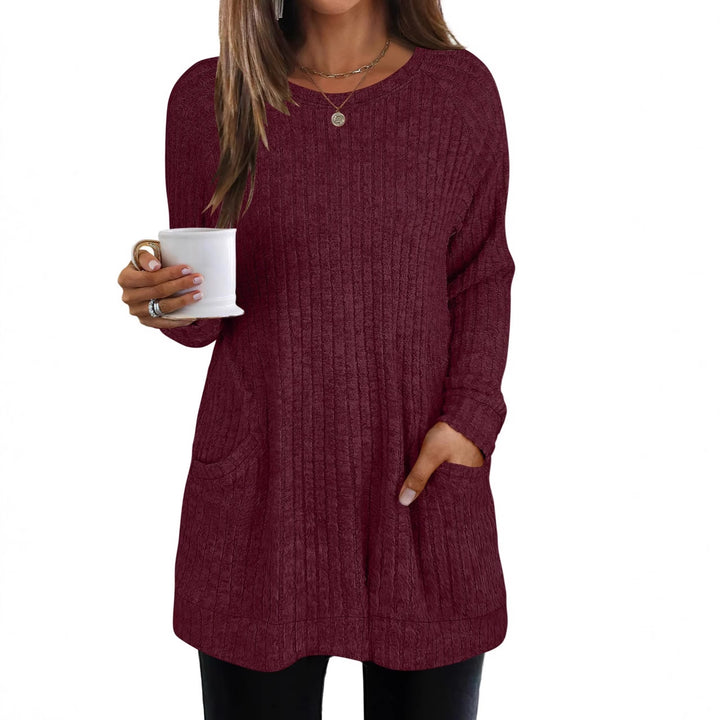Casual knit sweater for women with side pockets and ribbed structure Lune London