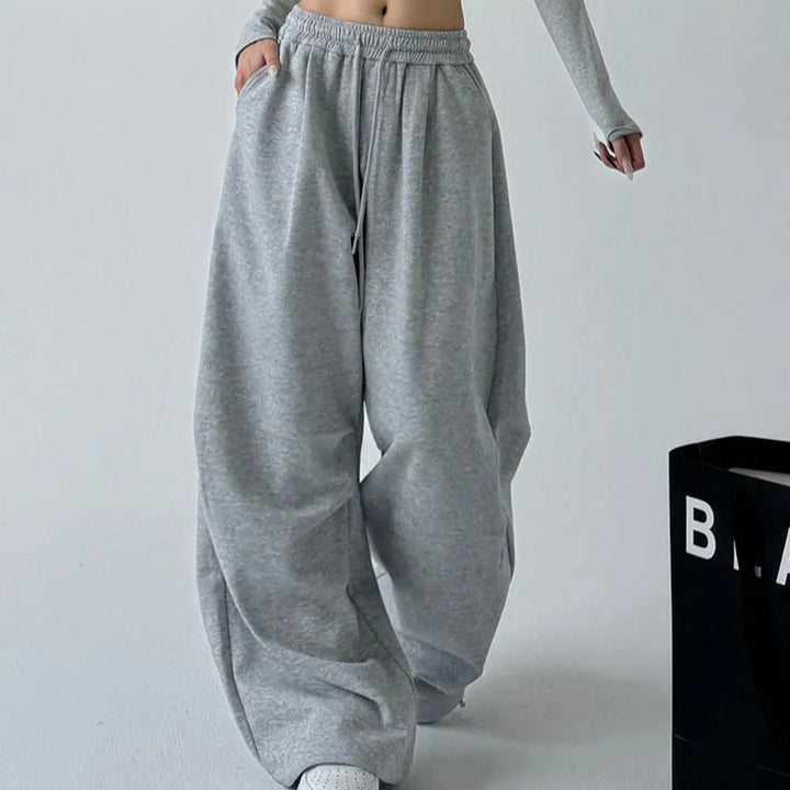 Wide women's jogger pants with elastic waistband Lune London