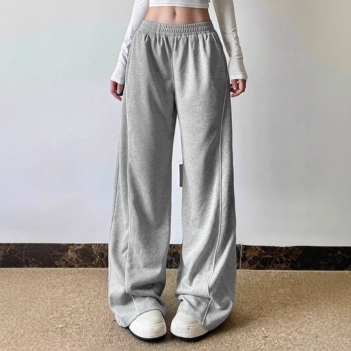 Casual women's jogging pants with a loose fit and an elastic waist Lune London