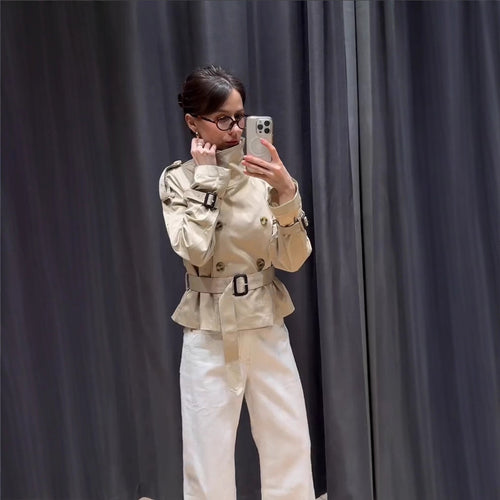 Modern trench coat for women with high collar and practical side pockets Lune London