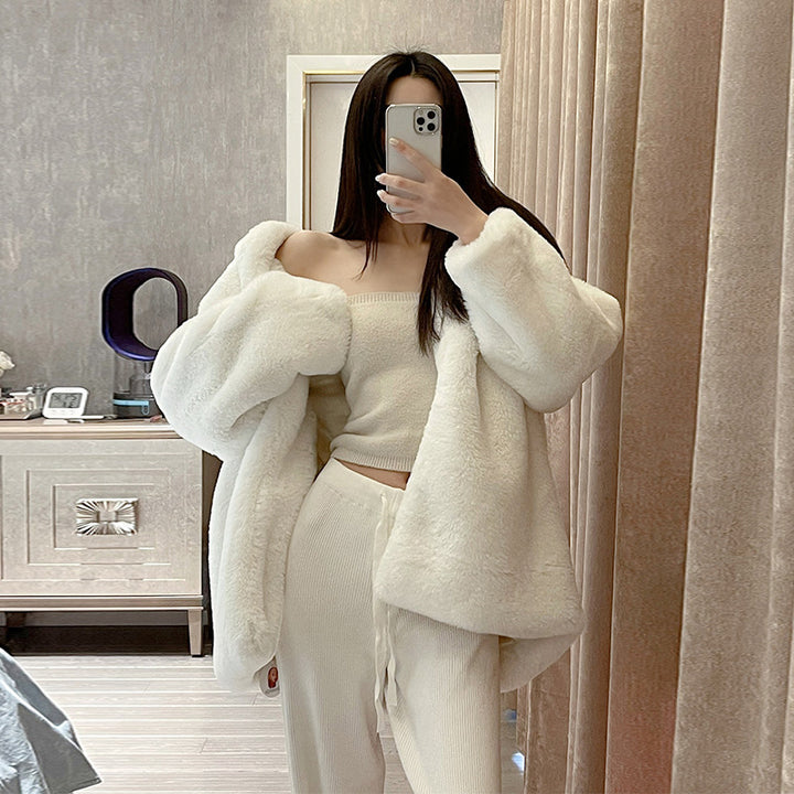 Ladies Short Fur Coat with Casual Cut Lune London