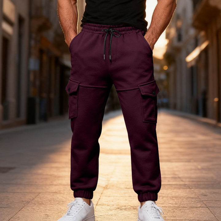 Men's cargo joggers with elastic waistband and practical side pockets Chic and style