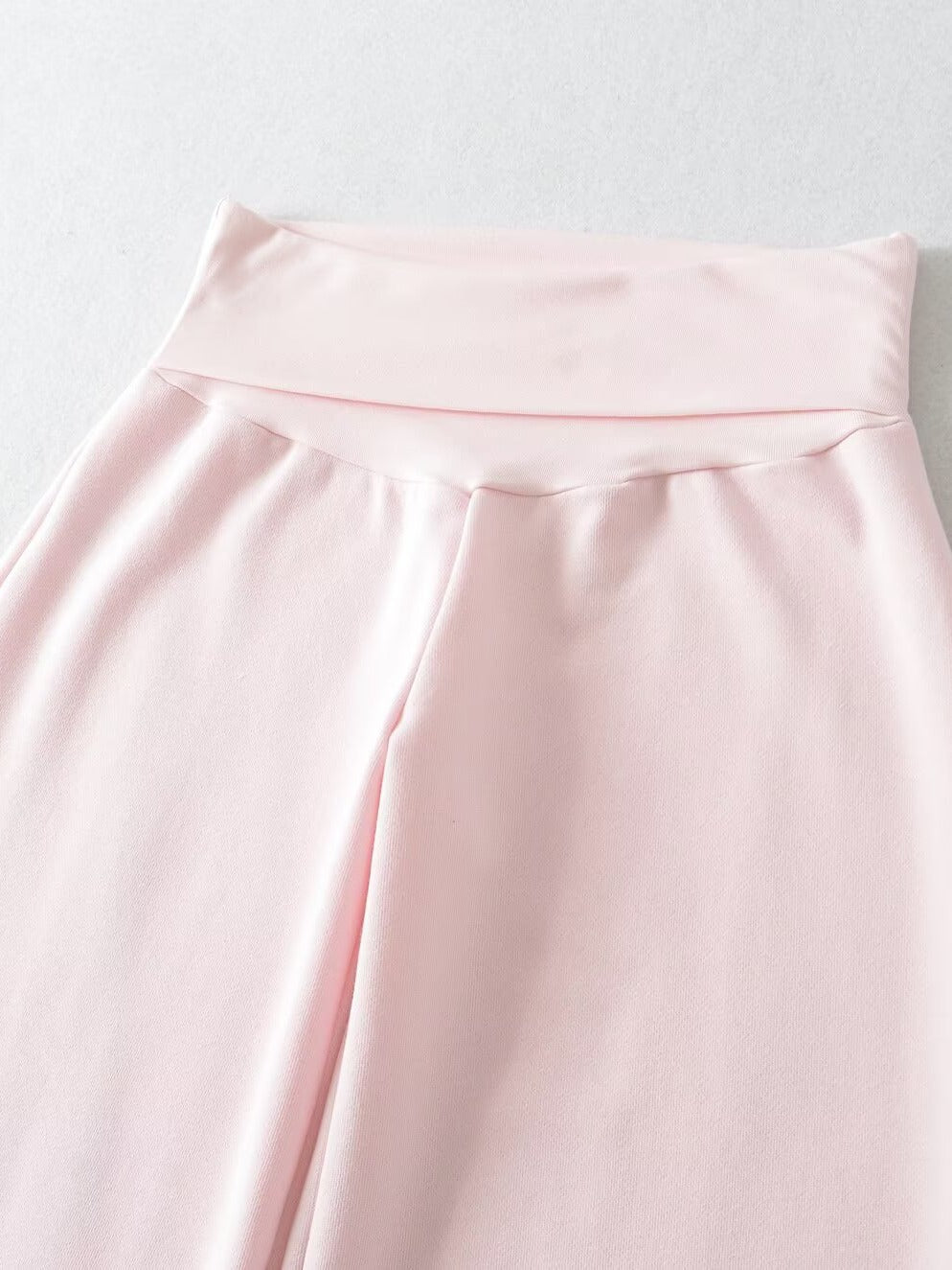 Loose-fitting jogger pants for women with high waist and soft texture Lune London