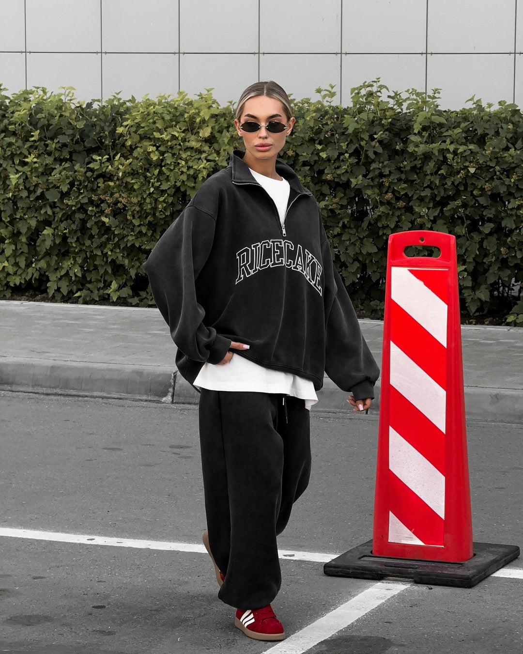 Comfortable oversized sweatshirt for women with high-quality zip and relaxed fit Lune London