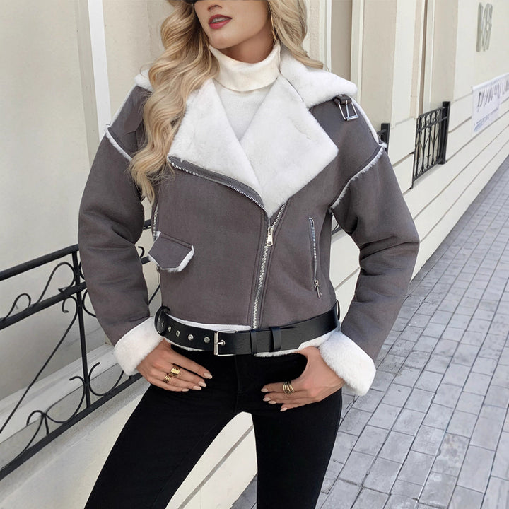 Trendy motorcycle jacket for women with faux leather details and a warm faux fur lining Lune London