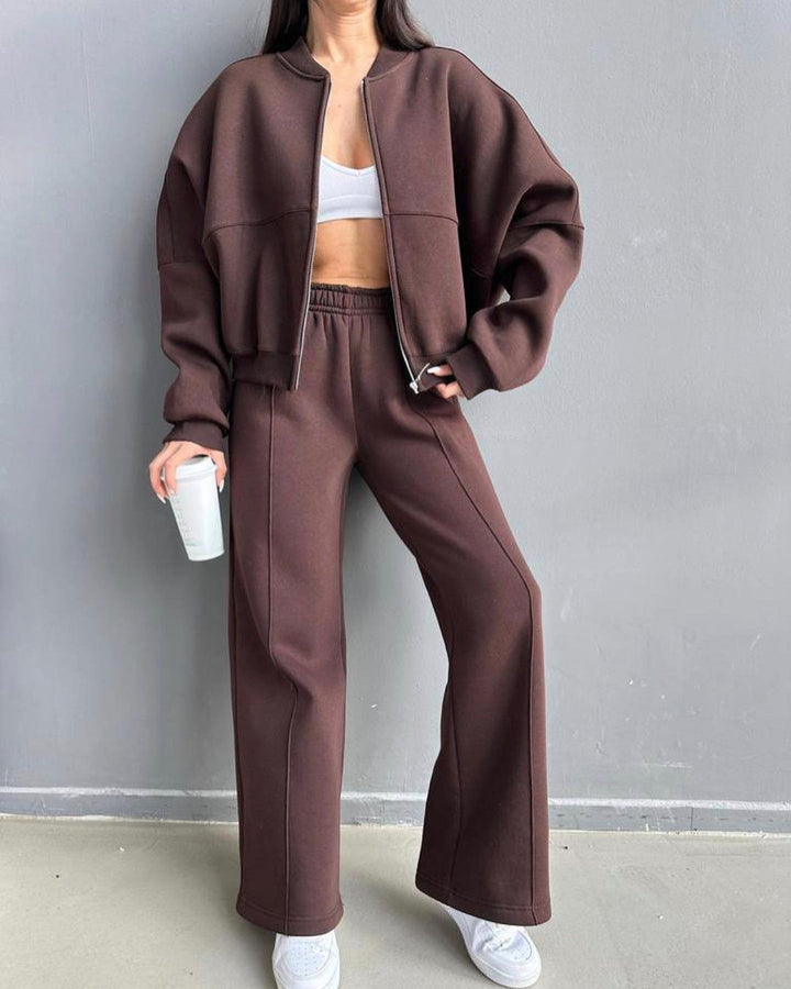 Casual look for women with a casual zip jacket and wide pants Lune London