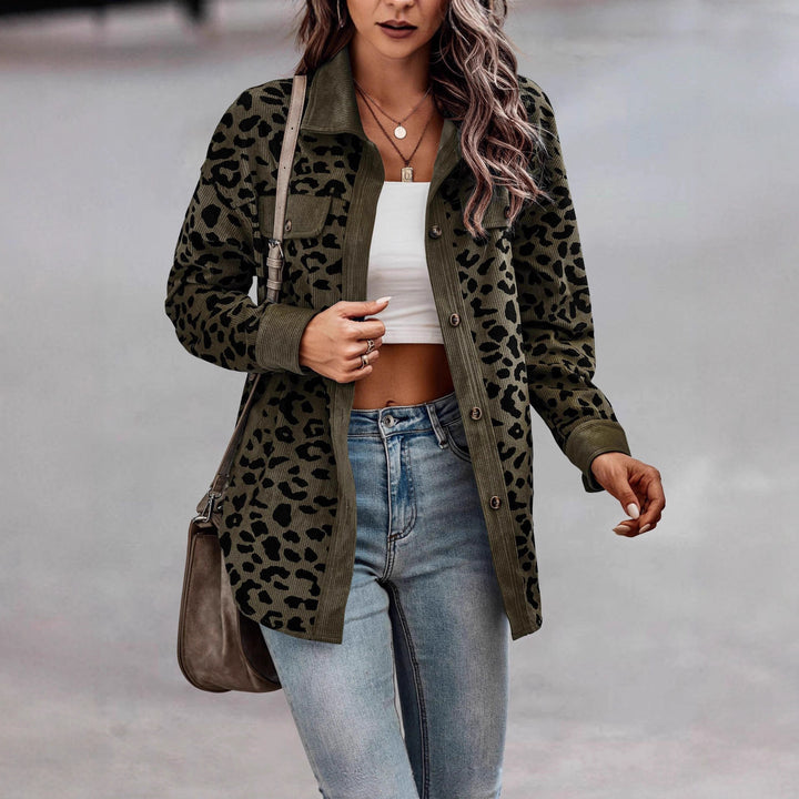 Veste en corduroy tendance pour femmes avec imprimé léopard et poches poitrine Chic & Stil
