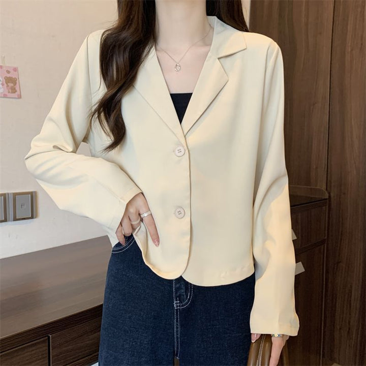 Veste courte élégante pour femme avec un col à boutons Chic & Stil