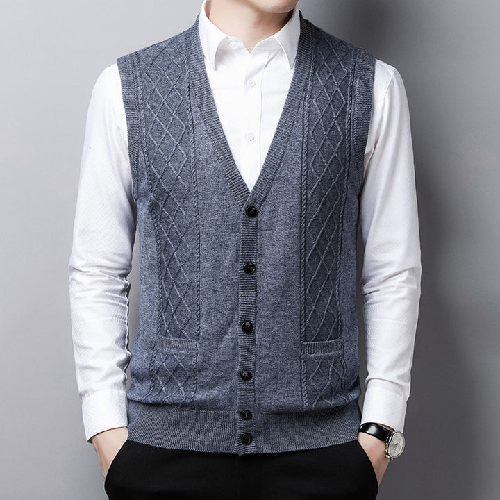 Elegant knitted vest for men with diamond pattern and practical pockets Lune London