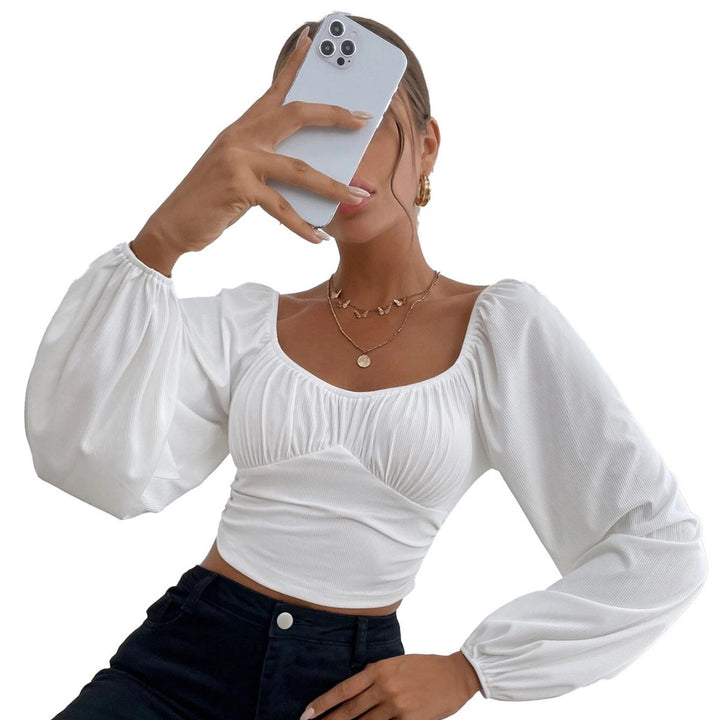 Chic & Stil Elegant puff sleeve design women's crop top with fitted silhouette
