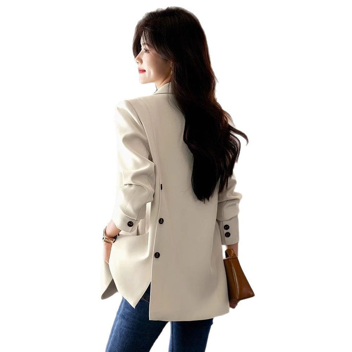 Blazer moderne femme avec coupe texturée et détails de boutons décoratifs Chic & Stil